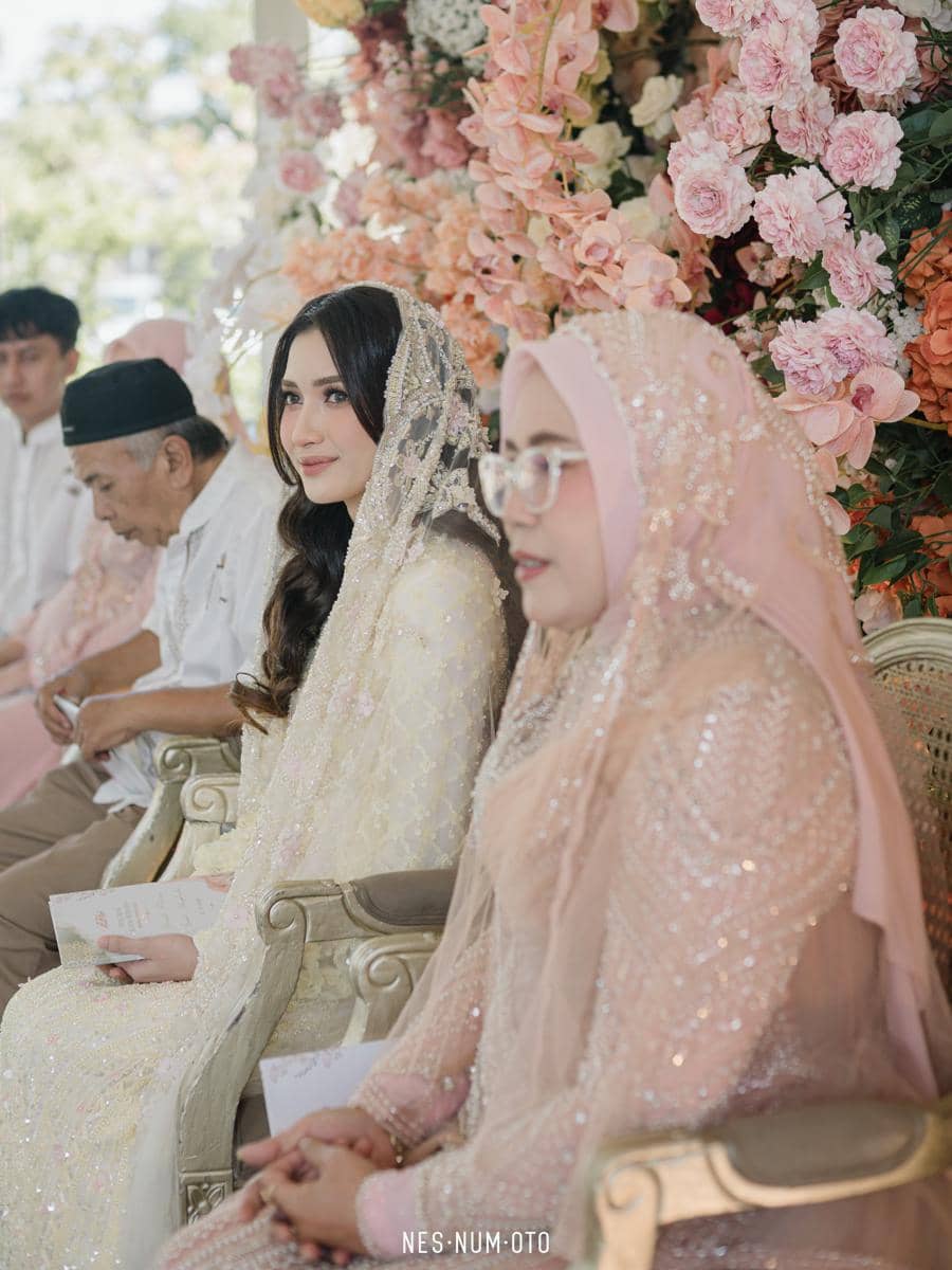 Inspirasi gaya pengajian pranikah ala Yuriska Patricia