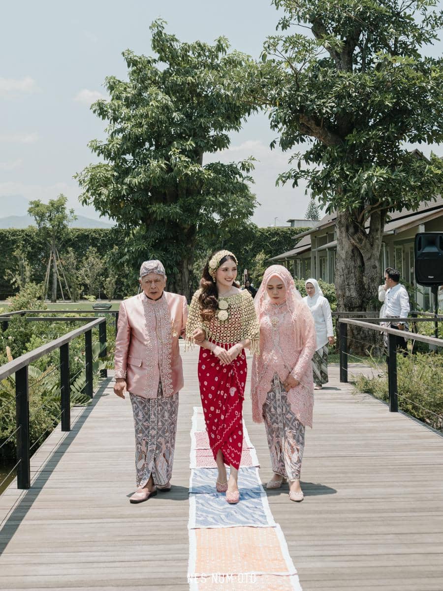 Inspirasi gaya siraman pranikah ala Yuriska Patricia