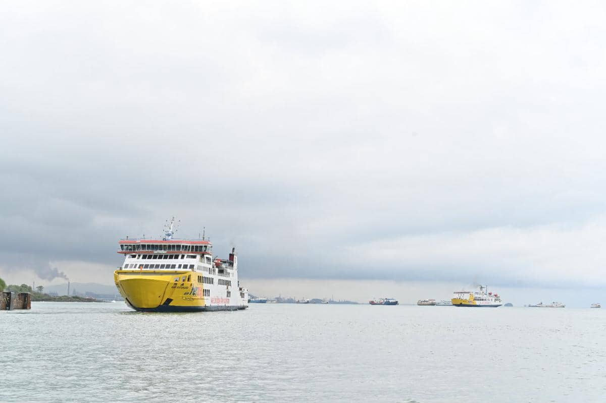 PT ASDP Indonesia Ferry (Persero) menyiapkan operasi salvage atau pengangkatan bangkai KMP Batumandi yang tenggelam setelah terbakar