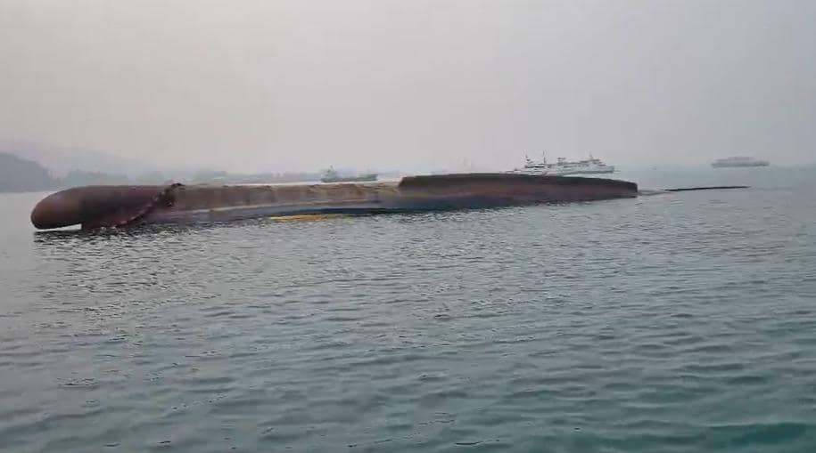 PT ASDP Indonesia Ferry (Persero) menyiapkan operasi salvage atau pengangkatan bangkai KMP Batumandi yang tenggelam setelah terbakar