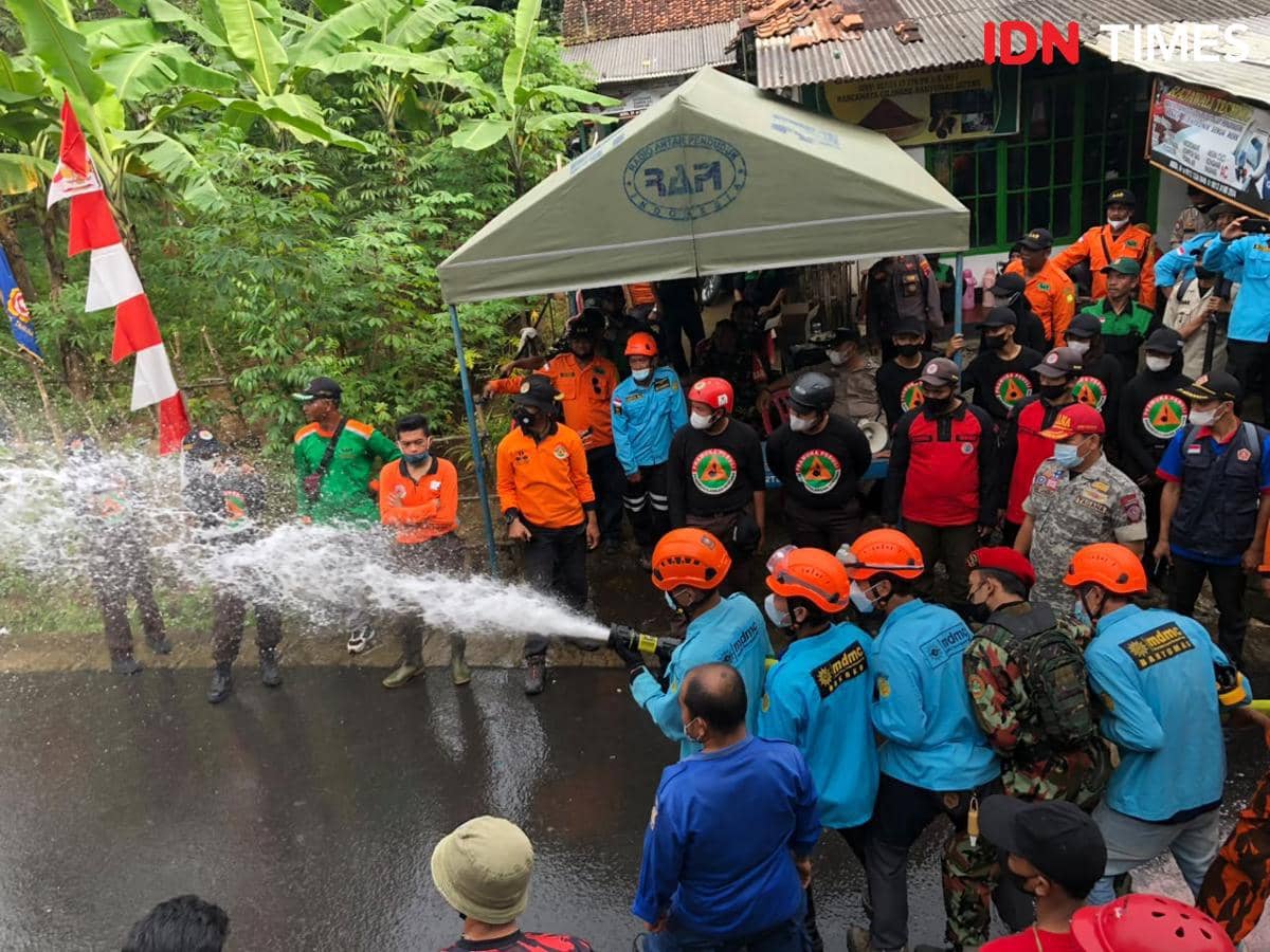 Haedar, penggalang dana bagi korban banjir, pernah ditegur sekolah karena tidak masuk kelas saat membantu korban.