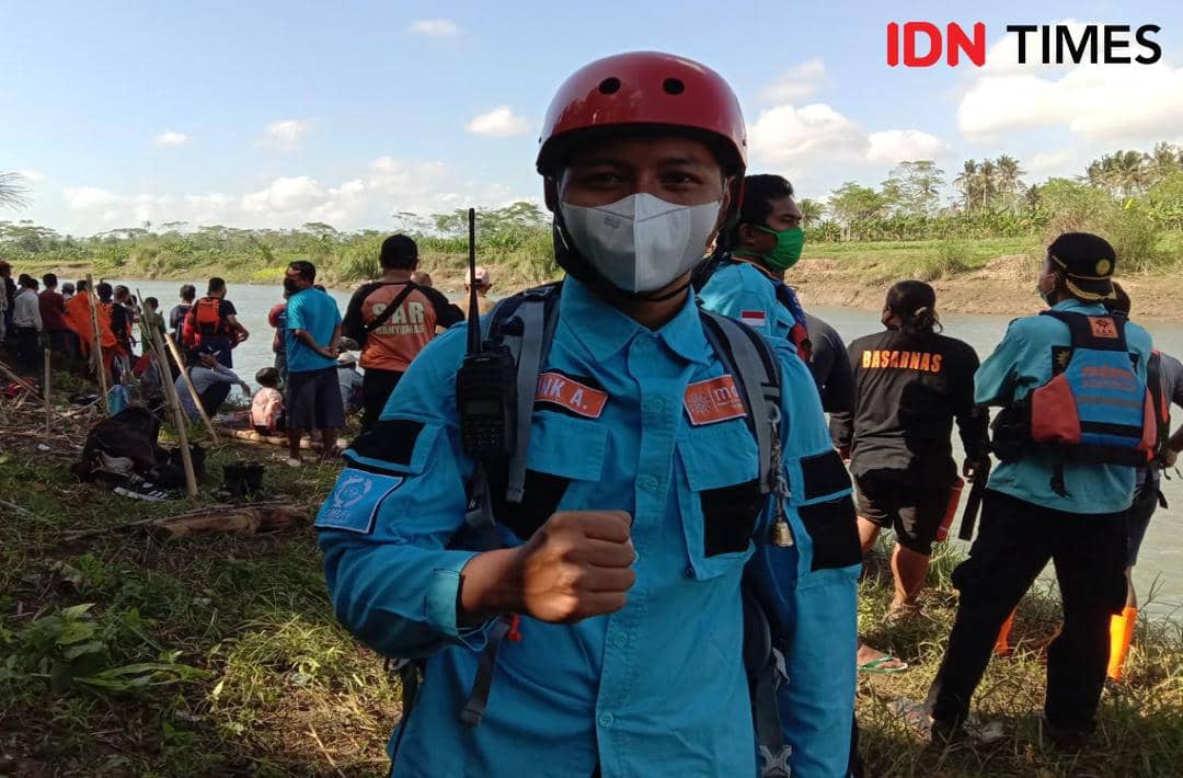 Haedar berinteraksi bersama para relawan dalam kegiatan sosial yang mendapat dukungan lebih besar dari orang tua.
