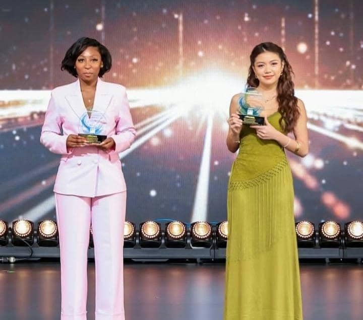 Regina Phoenix terima penghargaan dari perusahaan otomotif China