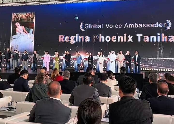 Regina Phoenix terima penghargaan dari perusahaan otomotif China