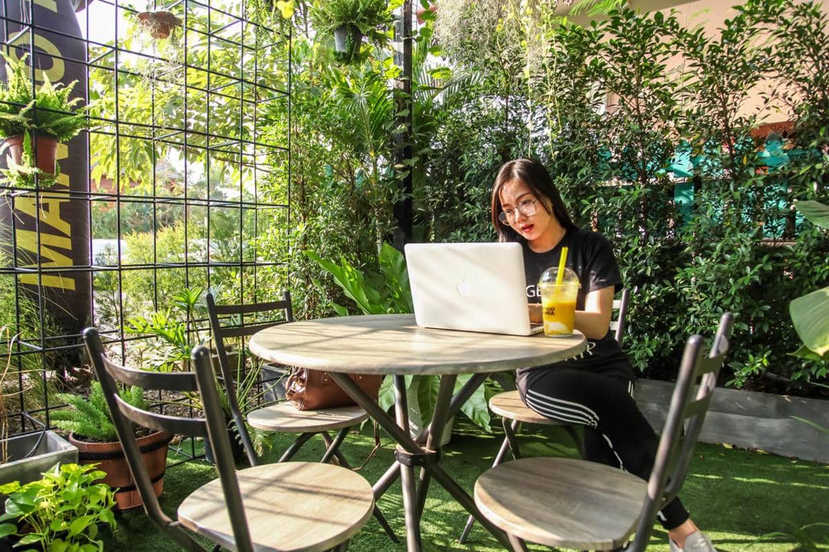 bekerja di kafe