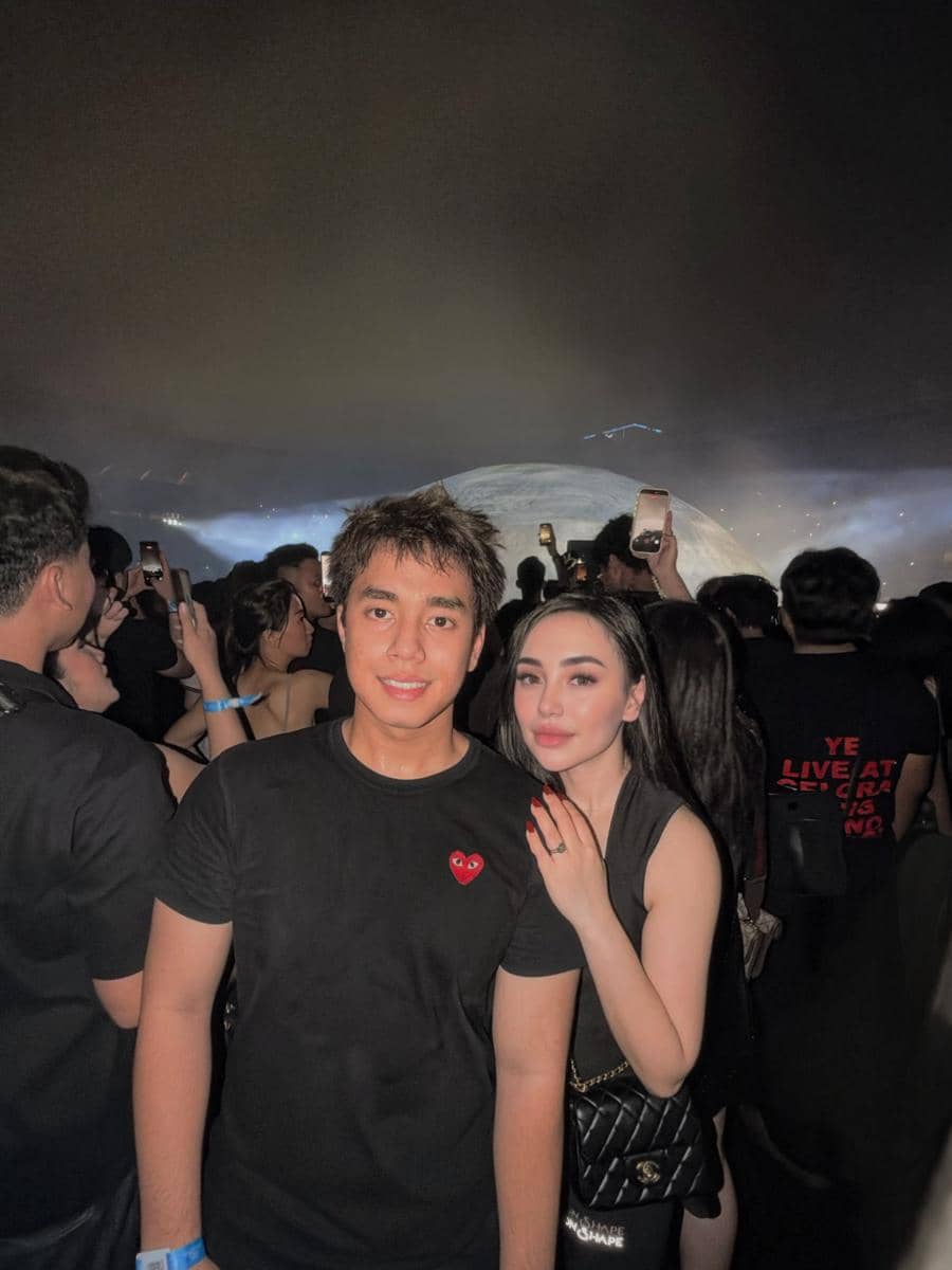 Salmafina Sunan membagikan momen saat menyaksikan konser Ye di Jakarta melalui unggahan Instagram pribadinya.