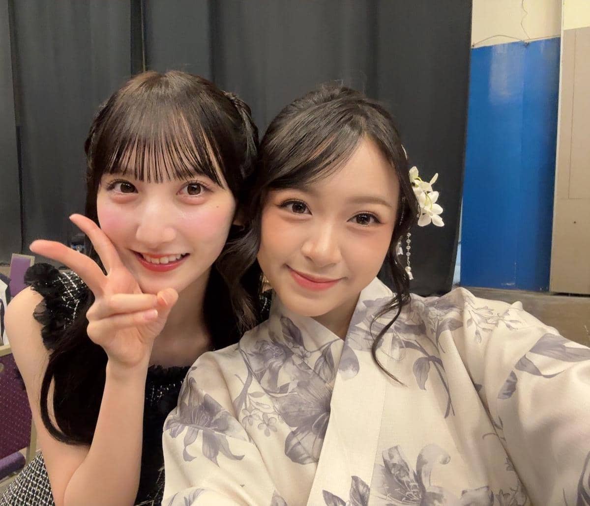Sejumlah member JKT48 dan AKB48 berpose bersama dalam Meet and Greet Festival “Ayo Senyumlah”.