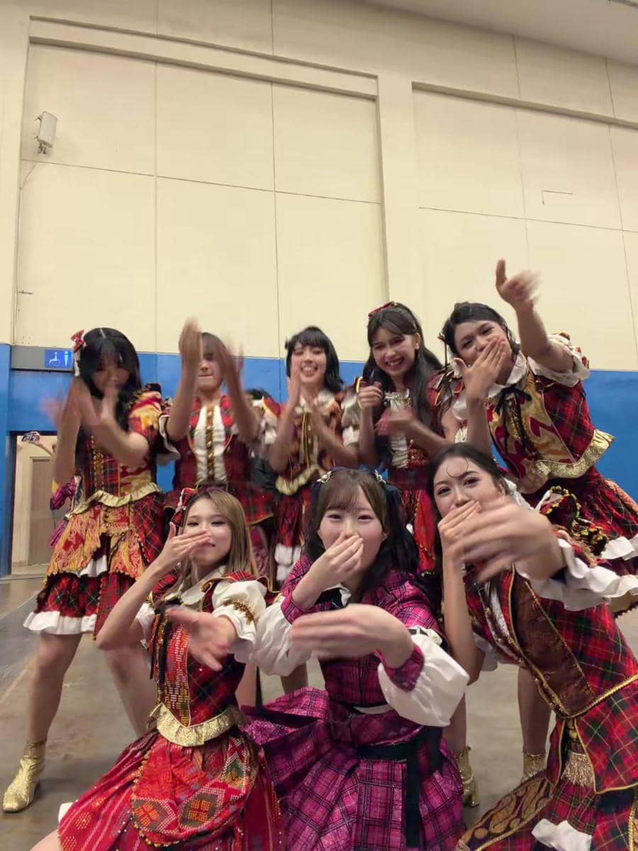 Para member JKT48 dan AKB48 berpose bersama dalam Meet and Greet Festival bertajuk “Ayo Senyumlah”.