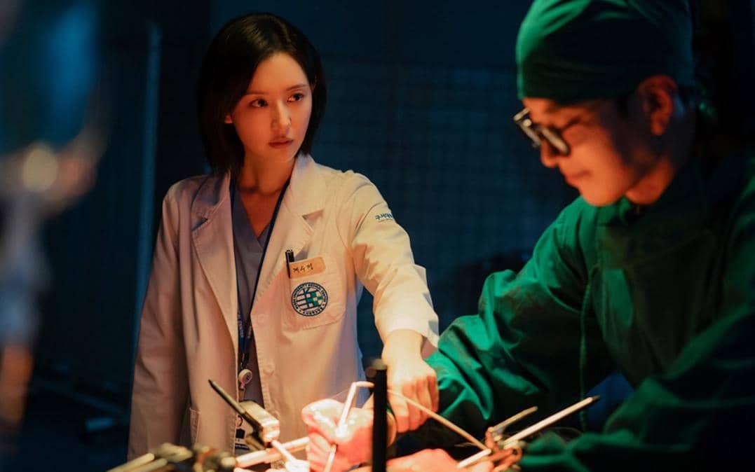 Cuplikan drama Korea Doctor X: Mafia in White