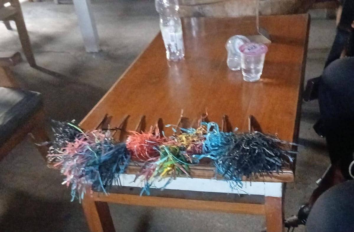 Panah wayer sebagai barang bukti yang ditemukan Polres Minahasa Selatan di tempat kejadian perkara pada Sabtu.