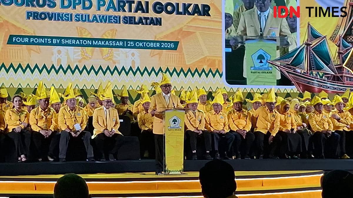 Ketua DPD Partai Golkar Sulsel, Ilham Arief Sirajuddin (IAS) memberi sambutan usai pelantikan di Hotel Four Points by Sheraton Makassar, Min