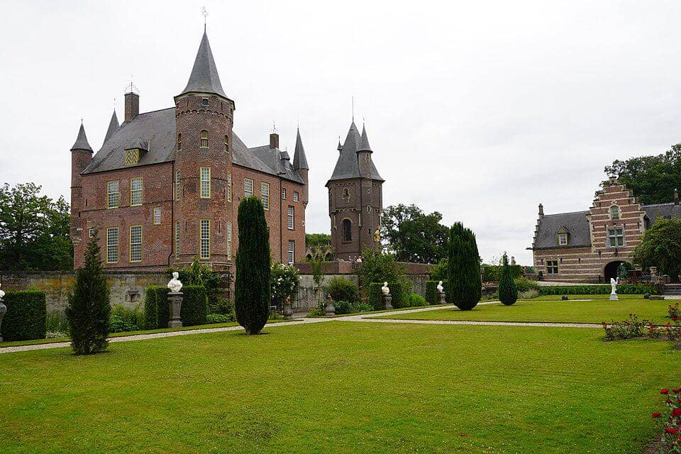 Kastil Heeswijk di Belanda