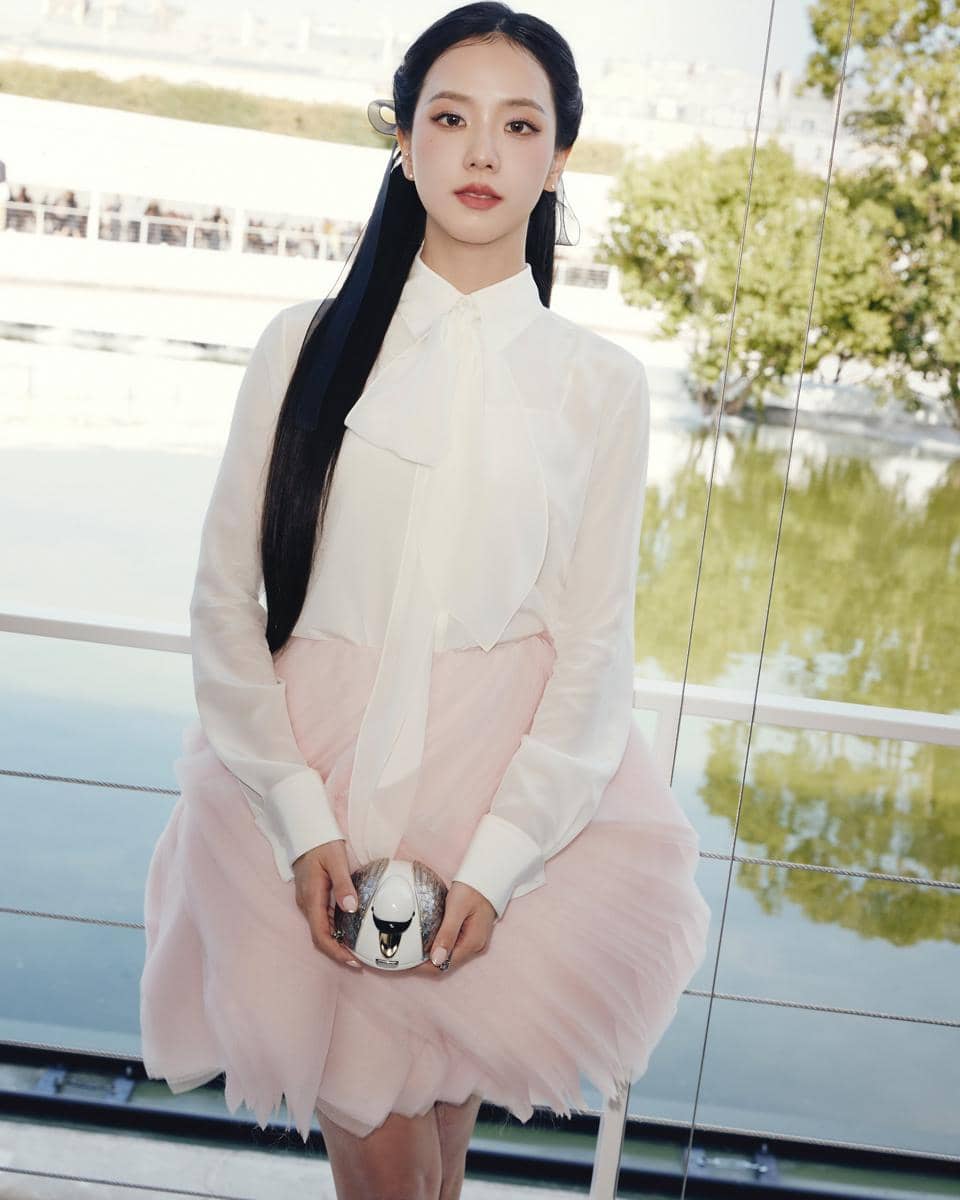Potret Jisoo, anggota BLACKPINK, dibagikan melalui akun X resmi BLISSOO pada sebuah unggahan media sosial.