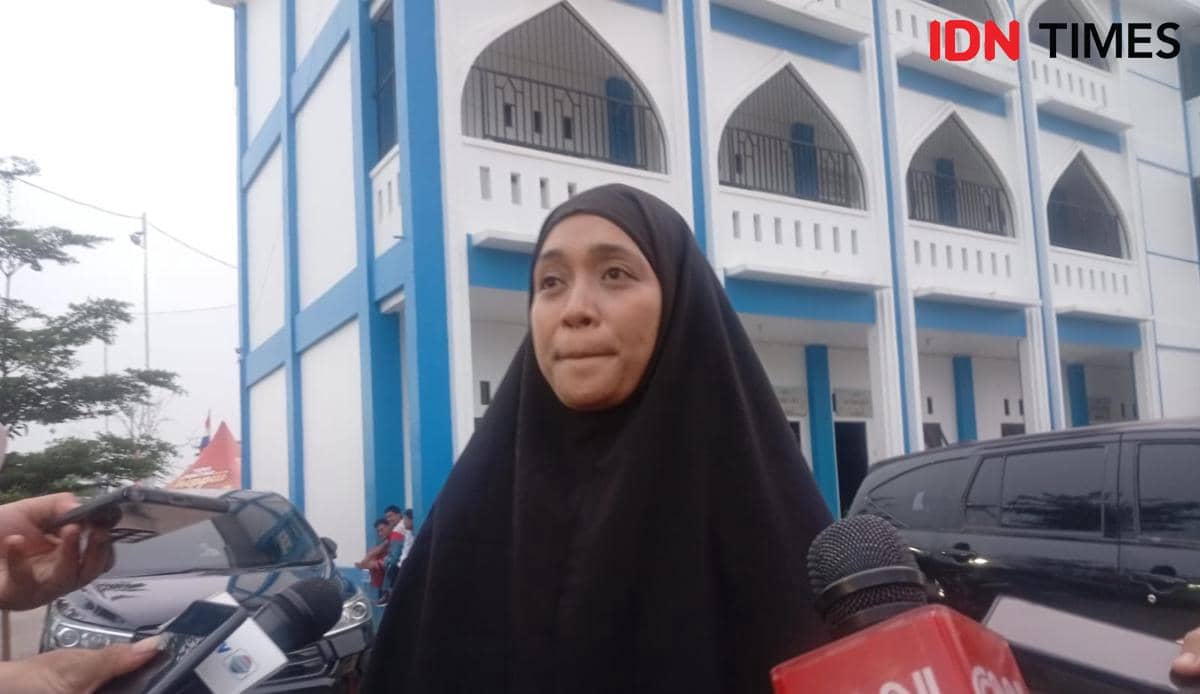 Tangis Risnawati di Tengah Asap Karhutla Suami Meninggal, Anak ISPA