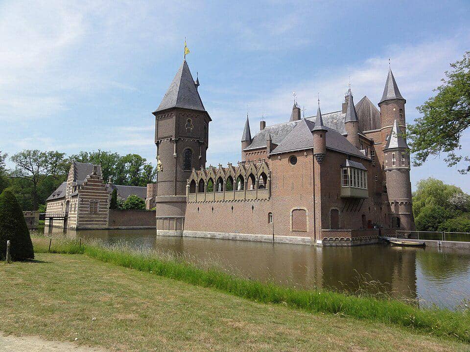 Kastil Heeswijk di Belanda