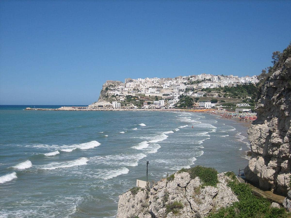 potret wilayah pantai Kota Peschici yang termasuk ke dalam wilayah Taman Nasional Gargano