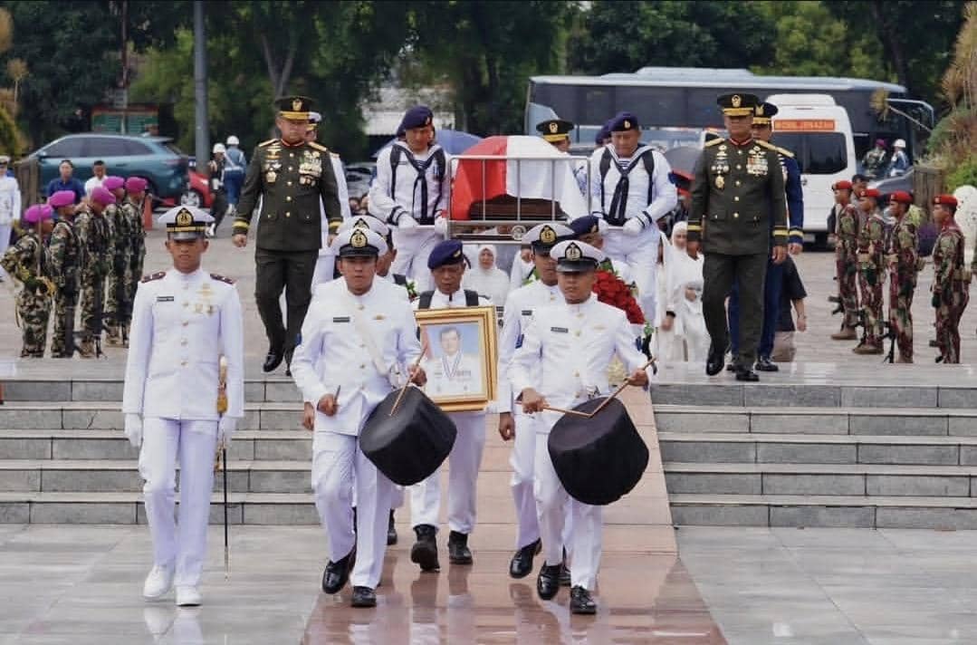 Panglima TNI Pimpin Pemakaman Laksamana Widodo AS di TMP Kalibata