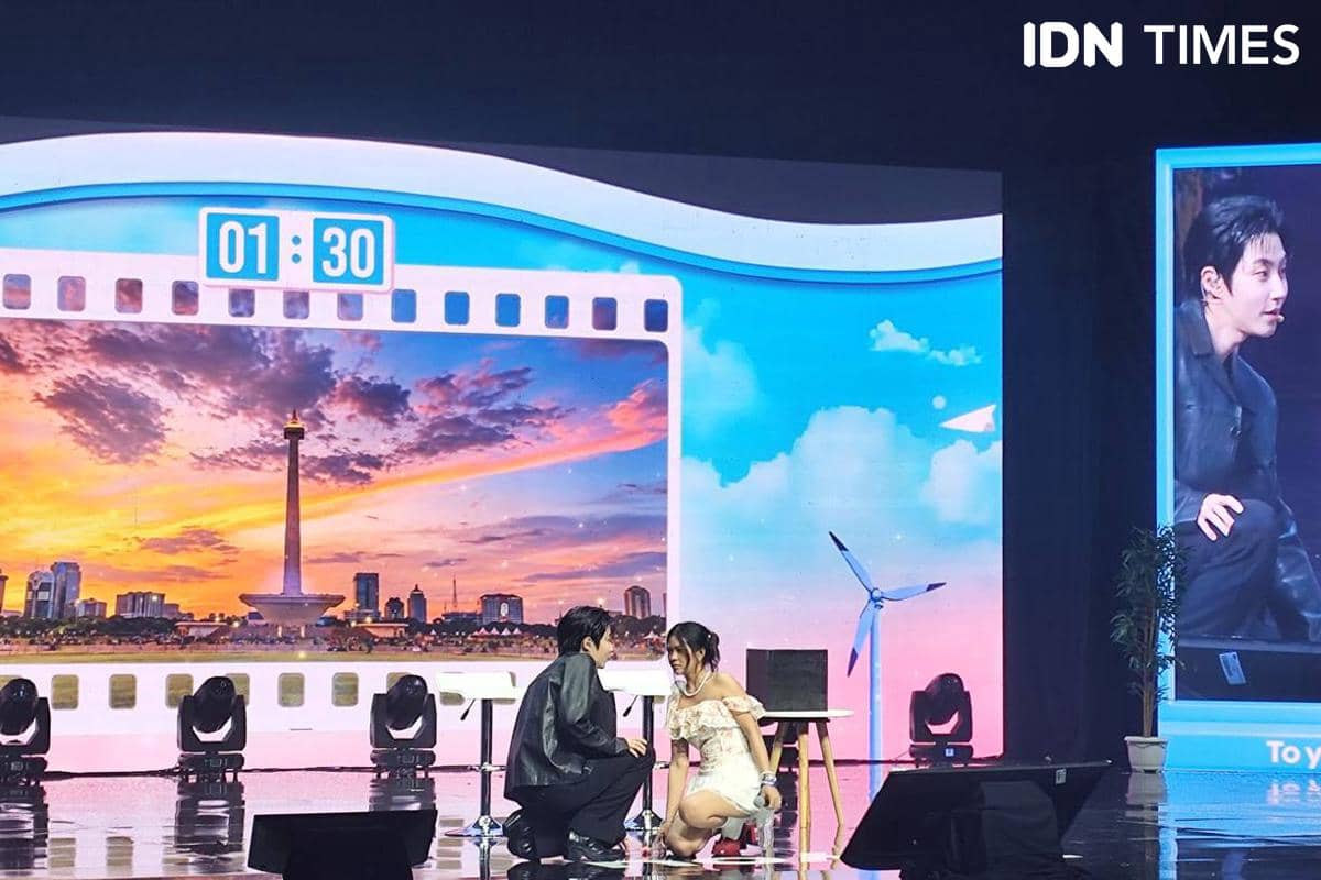 Hwang In Yeop dalam fanmeeting di Jakarta Concert Hall, MNC Center, Jakarta, pada Sabtu, 24 Oktober 2026.