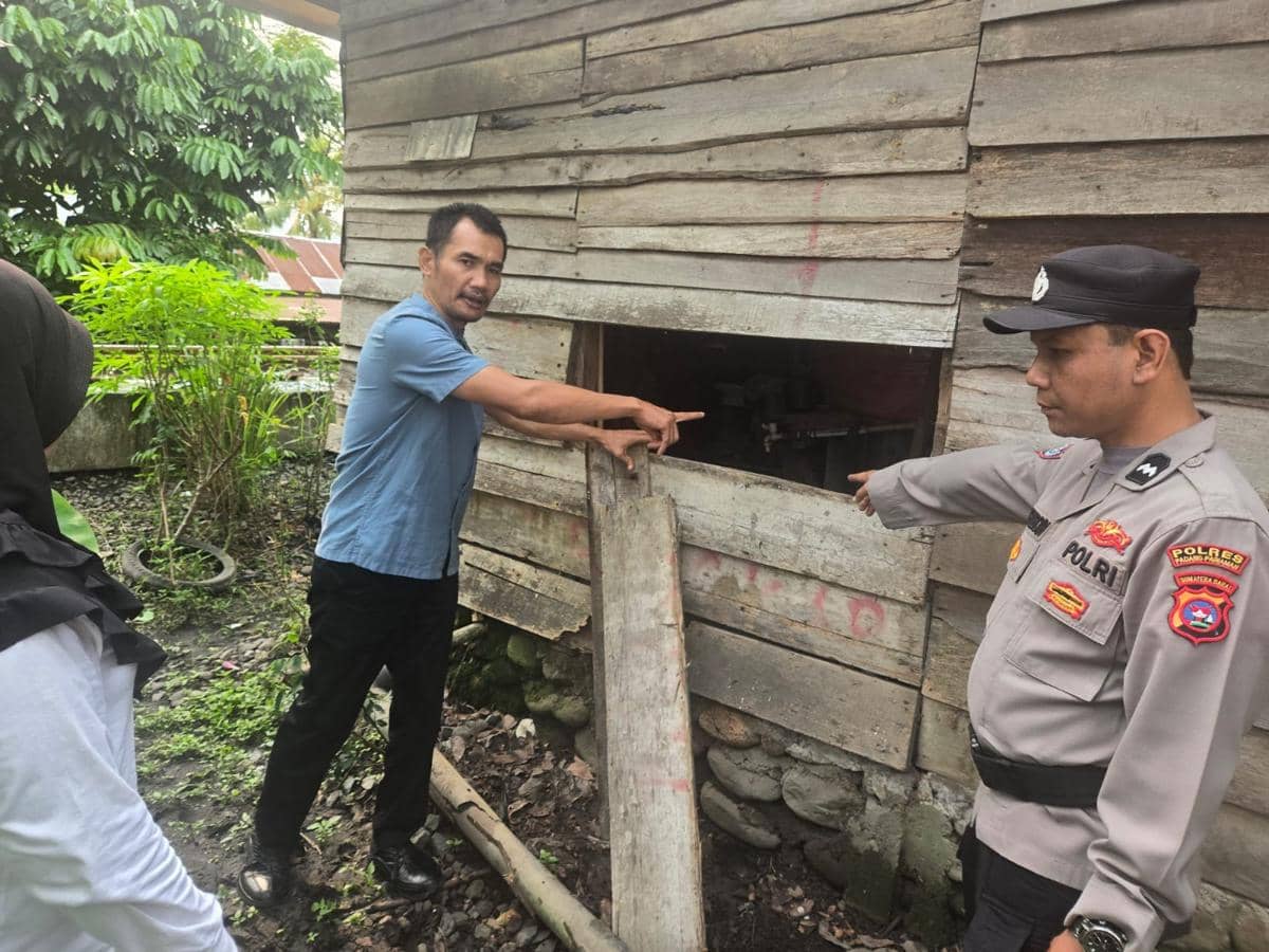 Polisi saat melakukan olah Tempat Kejadian Perkara (TKP) di rumah Yuni (Foto: Dok Yuni)