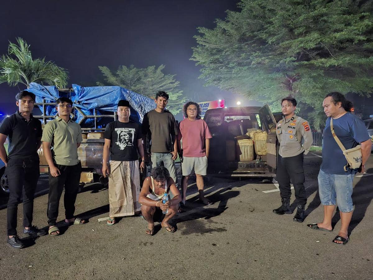 Polres Sijunjung menangkap salah satu pelaku pelangsir BBM bersubsidi (Foto: Polres Sijunjung)