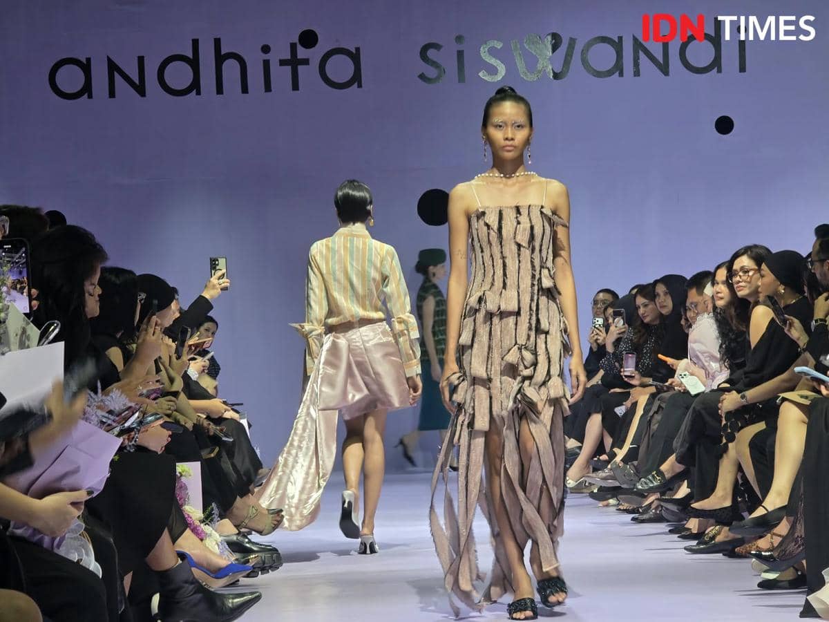 Koleksi busana ADORN karya Andhita Siswandi dipresentasikan dalam acara peluncuran di Half Patiunus