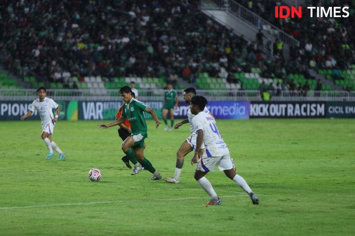 Diwarnai 2 Kartu Merah, PSMS Tekuk PSIS 2-1
