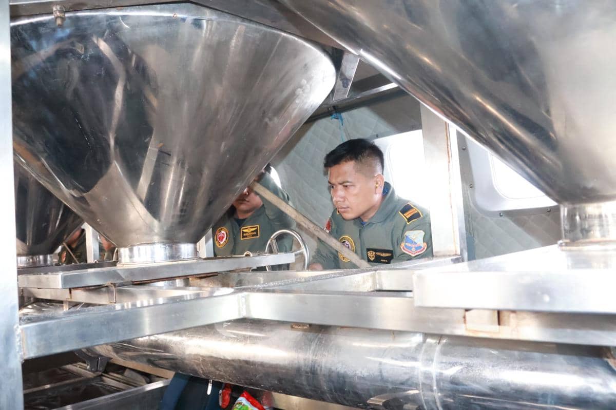 TNI AU, dry ice