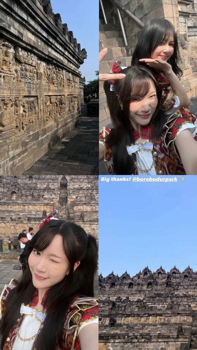 Marsha JKT48 berpose dalam momen di balik layar proses pembuatan video musik lagu “Ayo Senyumlah” JKT48.
