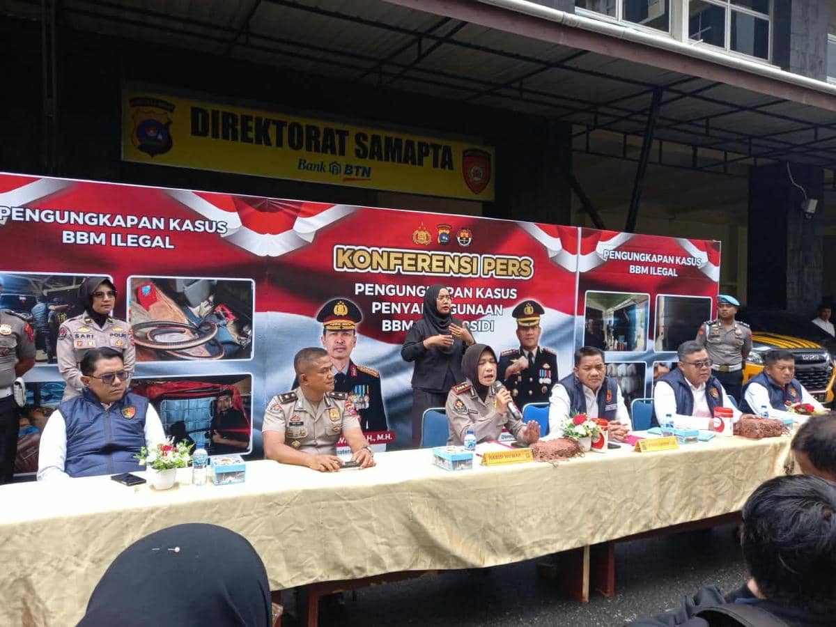 Konferensi pers pengungkapan penyalahgunaan BBM subsidi oleh Polda Sumbar (Foto: Polda Sumbar)