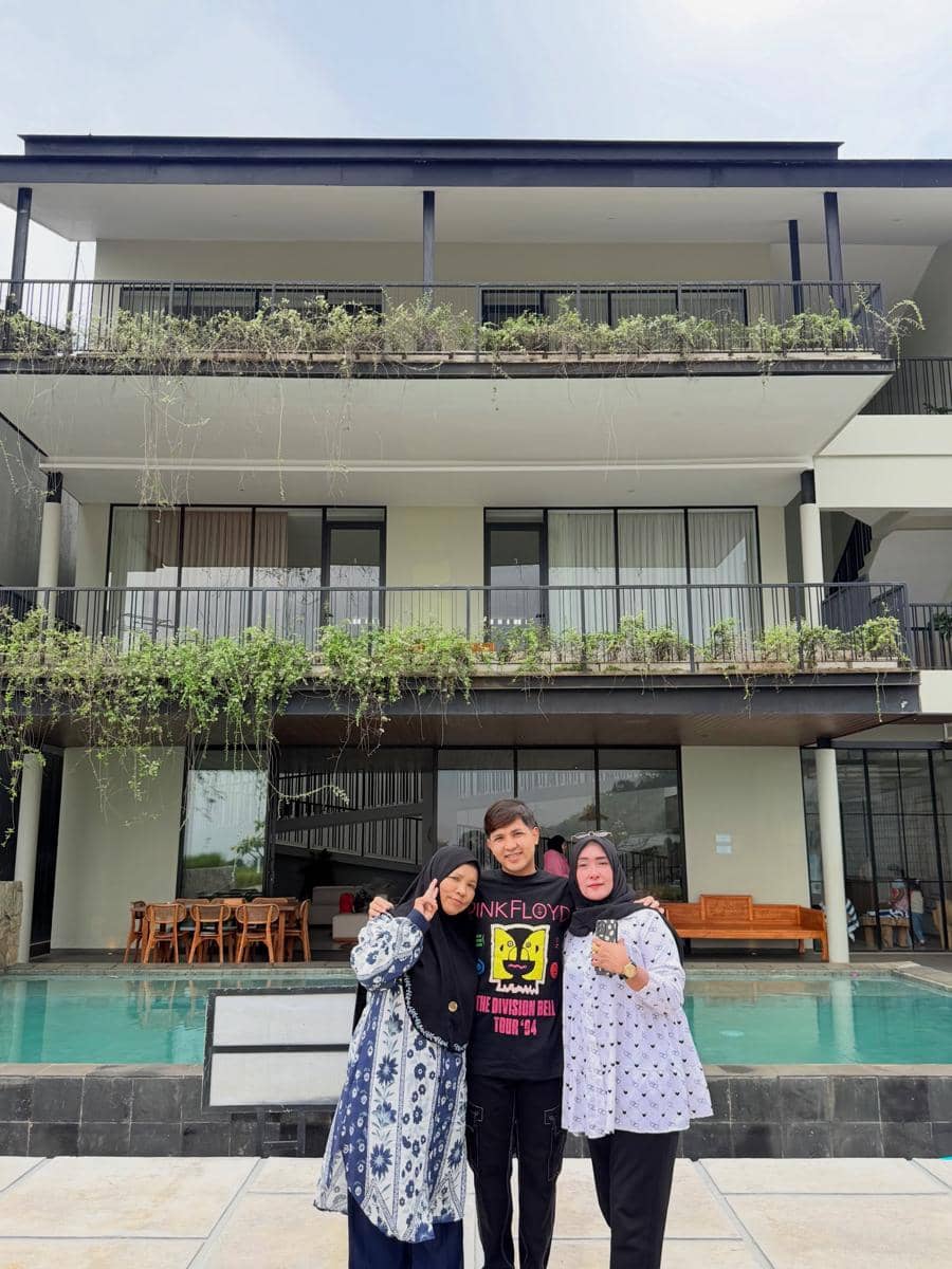 Jirayut Liburan di Bandung, Kumpul Bareng Ibu Tiri (instagram.com/jirayutdaa4official)
