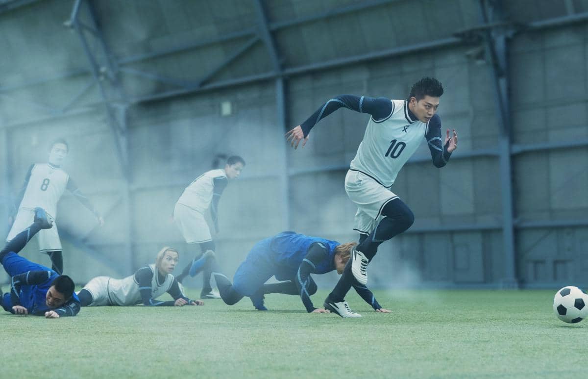 Still cut dari film live-action Blue Lock produksi Toho, memperlihatkan salah satu adegan dalam adaptasi layar lebarnya.