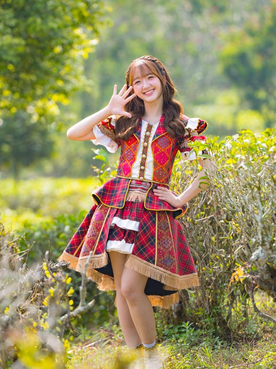 Suasana di balik layar pembuatan video musik Ayo Senyumlah oleh JKT48 yang dibagikan melalui Instagram Aurellia.
