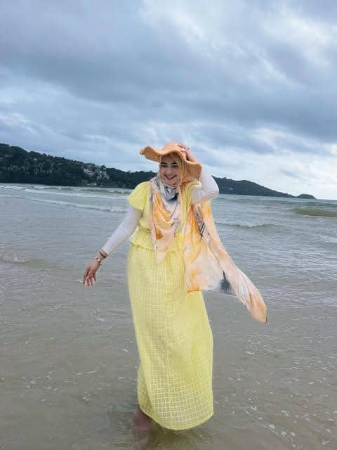 Ria Ricis mengenakan busana OOTD liburan dalam unggahan Instagram, tampil santai dengan gaya kasual.