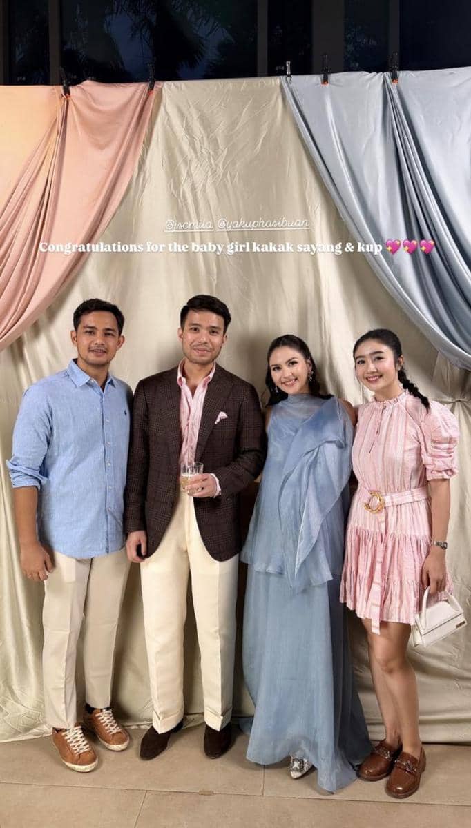 Sejumlah artis menghadiri acara gender reveal Jessica Mila bersama para tamu dalam unggahan Instagram Febby Rastanty.