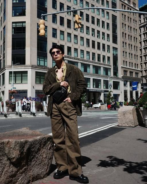 OOTD Pakai Loafers Shoes ala Mew Suppasit
