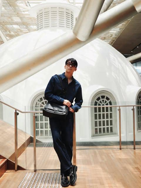 OOTD Pakai Loafers Shoes ala Mew Suppasit