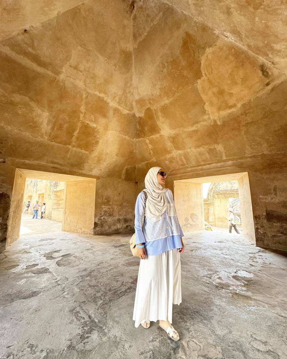 outfit hijab pakai kemeja ala Shireen Sungkar
