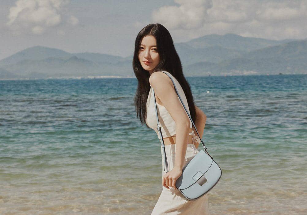 koleksi tas Kim Yoo Jung
