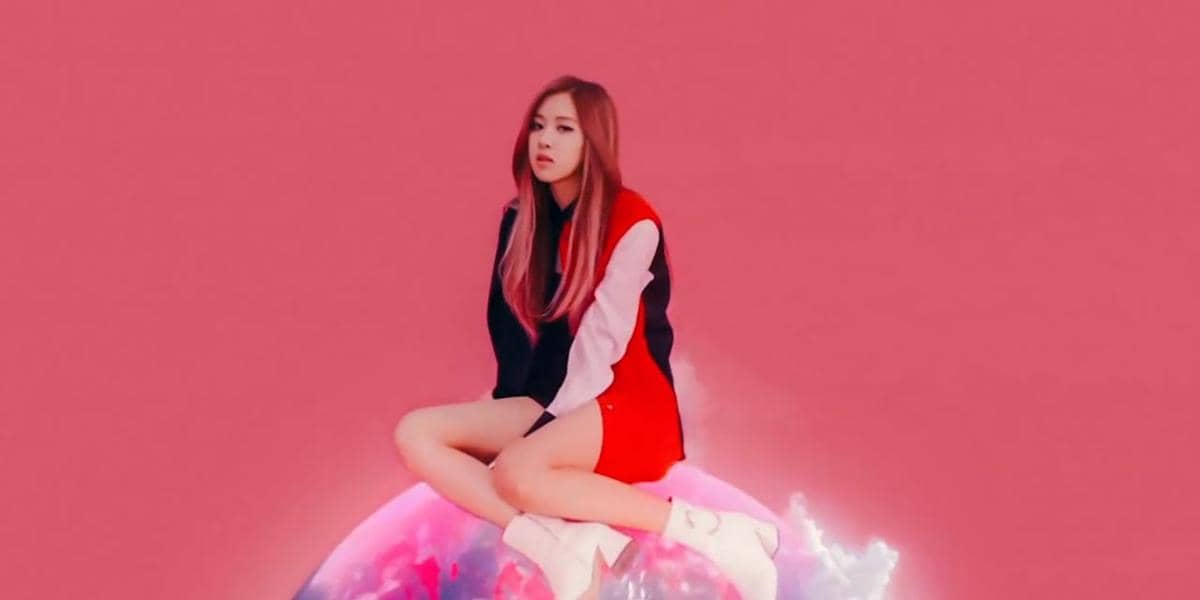 Cuplikan MV WHISTLE 