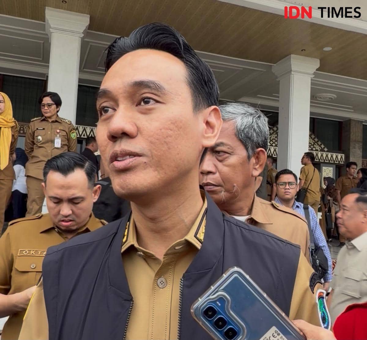 Hujan Turun di OKI, Bupati Muchendi Pastikan Pemadaman Karhutla Berlanjut