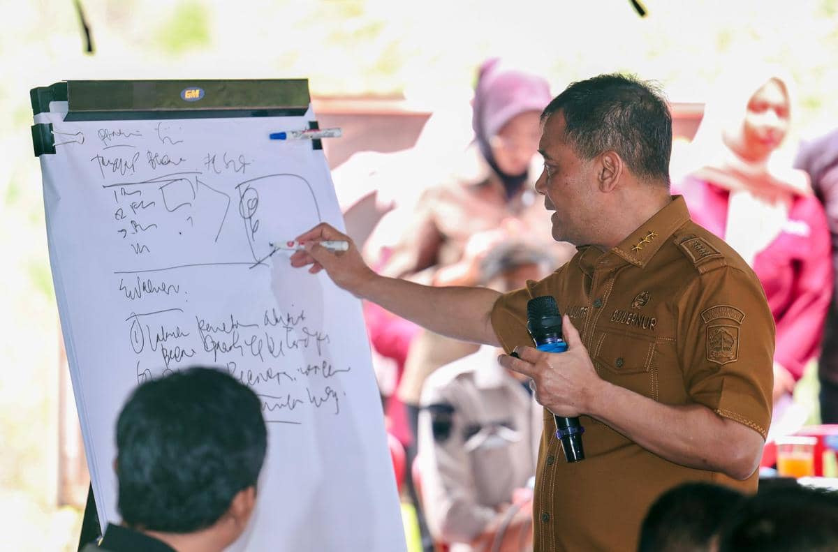 Gunung Lawu Masih Terbakar, Ahmad Luthfi Minta Relawan Jangan Balik