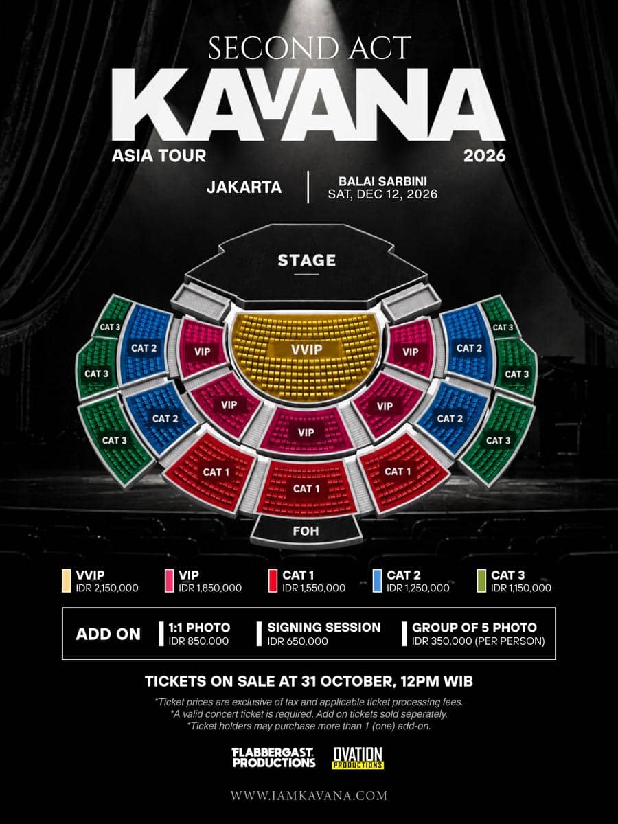 Personel Kavana tampil di panggung dengan pencahayaan konser saat Second Act Asia Tour di Jakarta pada 2026.