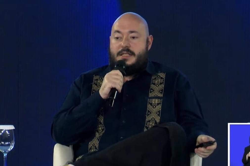 Lev Kroll, CEO Nuanu Creative City, berbicara dalam sesi YouTube tentang peran pengelola ruang kreatif bagi komunitas.