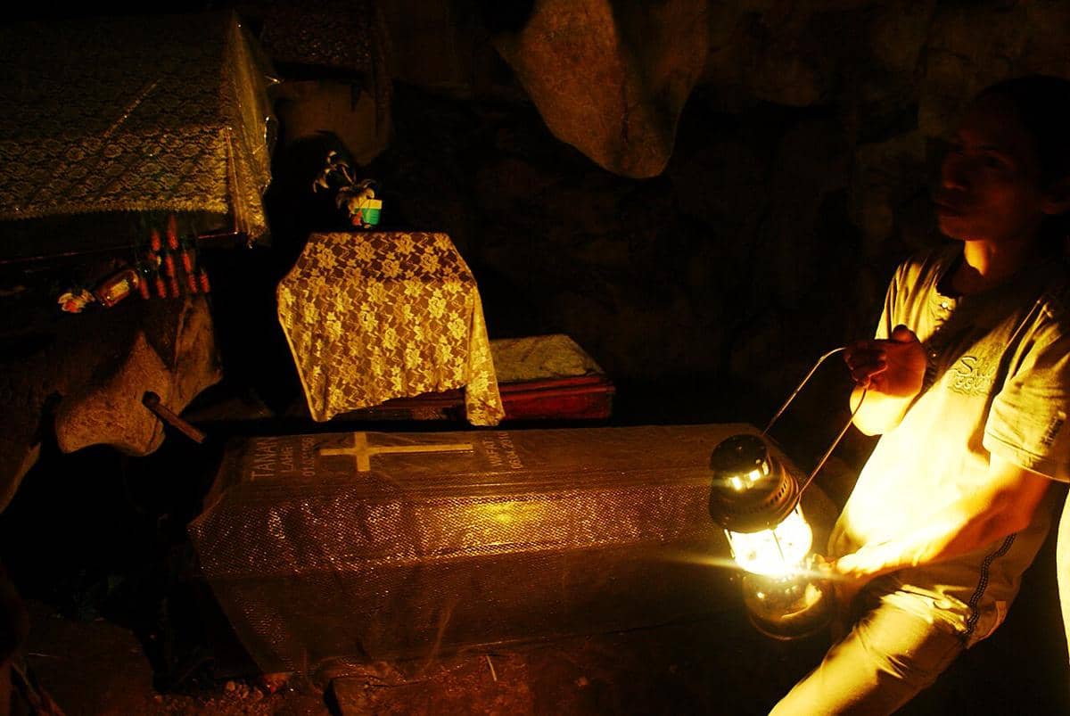 Suasana di dalam kawasan kuburan batu Londa yang berada di Kabupaten Toraja Utara.