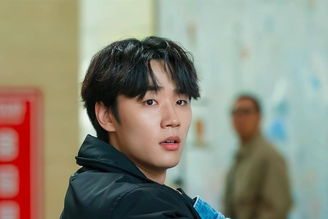 Potongan adegan drama A Love Other Than Yours produksi KBS dengan suasana emosional di antara para tokoh.