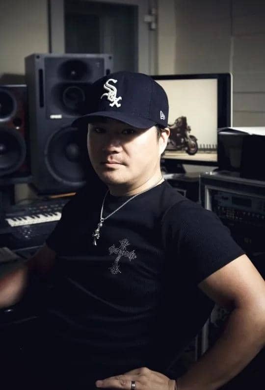Yoo Young Jin, penulis lagu “NEON - A20 LITE”, dalam potret resmi yang dirilis oleh SM Entertainment.