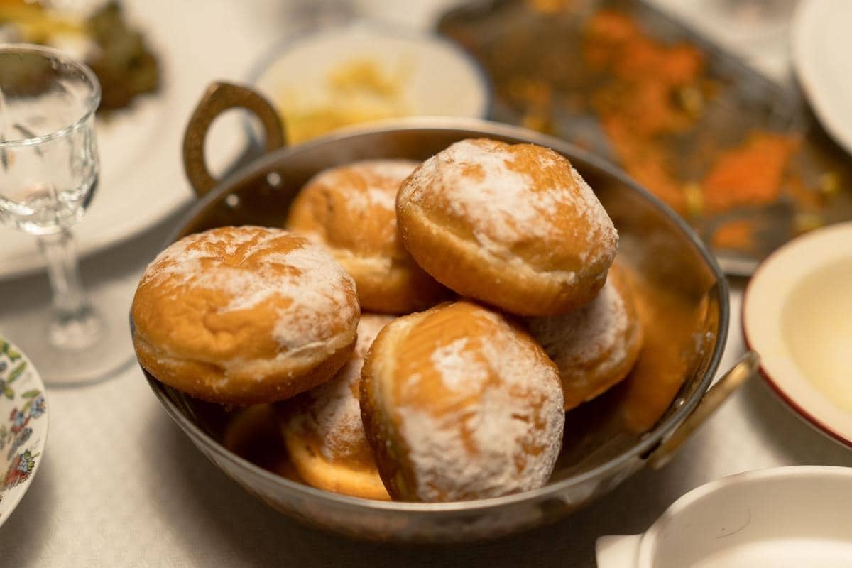 Resep Donat Oliebollen Ala Belanda, Empuk Manis Berbalut Gula Halus