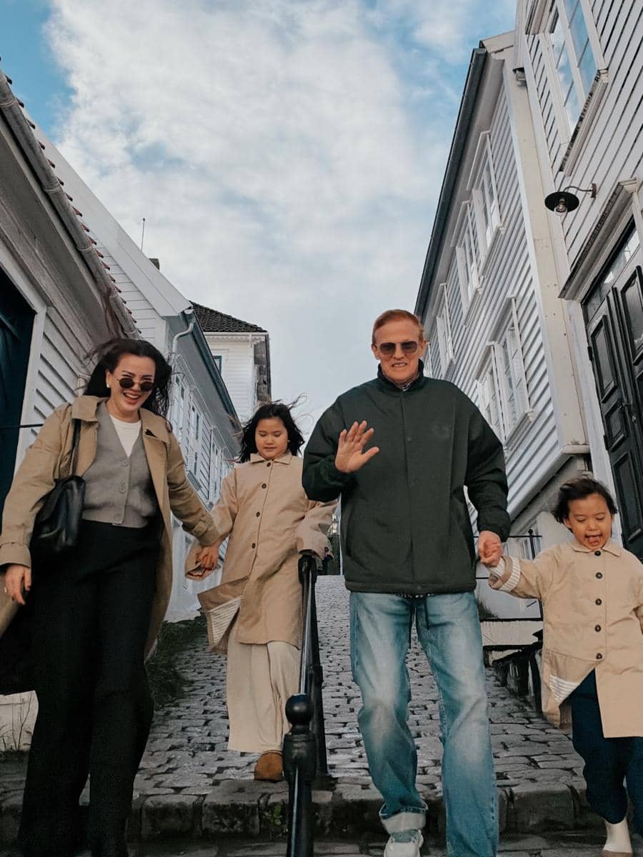 Alice Norin dan keluarga liburan di Kota Stavanger, Norwegia