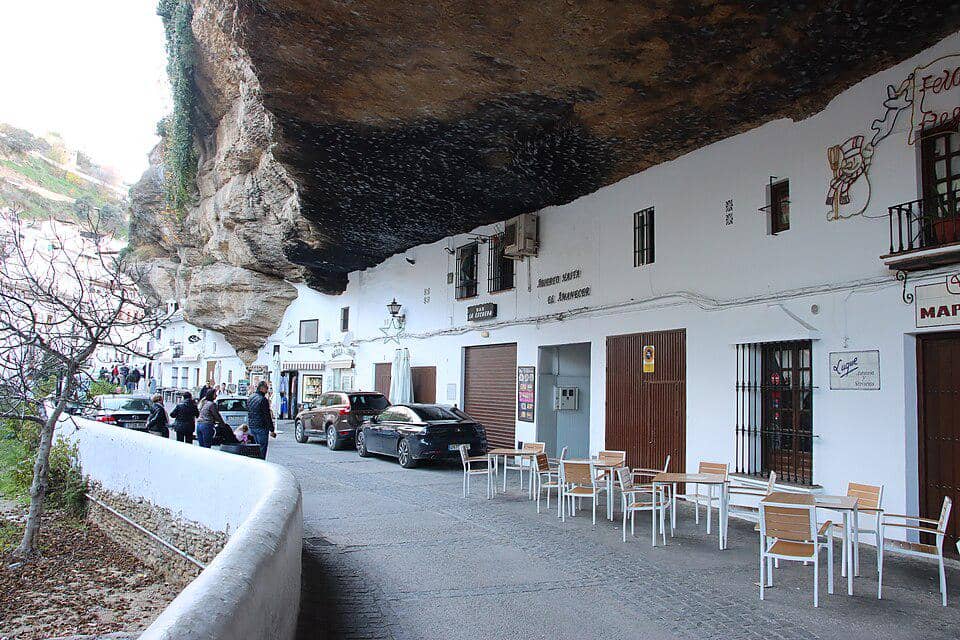 Setenil de las Bodegas, Spanyol