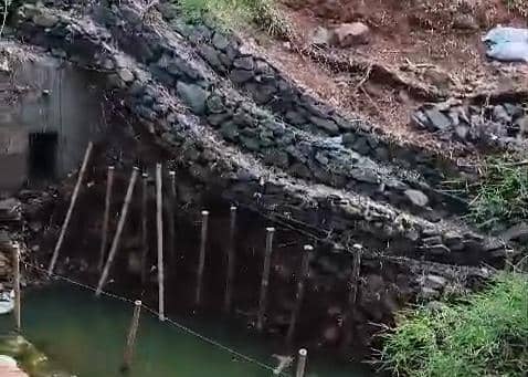 Warga Protes Proyek Turap Melebihi Sempadan Sungai Jaletreng Tangsel